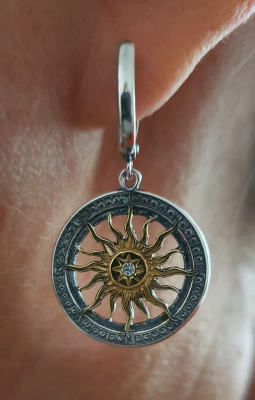 Серьги бижутерия, покрытие - серебрение с оксидированием, выборочное золочение, вставка - стекло ювелирное preciosa