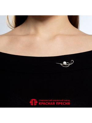 Брошь бижутерия, покрытие - платинирование, вставка - культивированный жемчуг