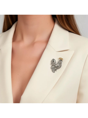 Брошь бижутерия, покрытие - серебрение с оксидированием, выборочное золочение, без вставок